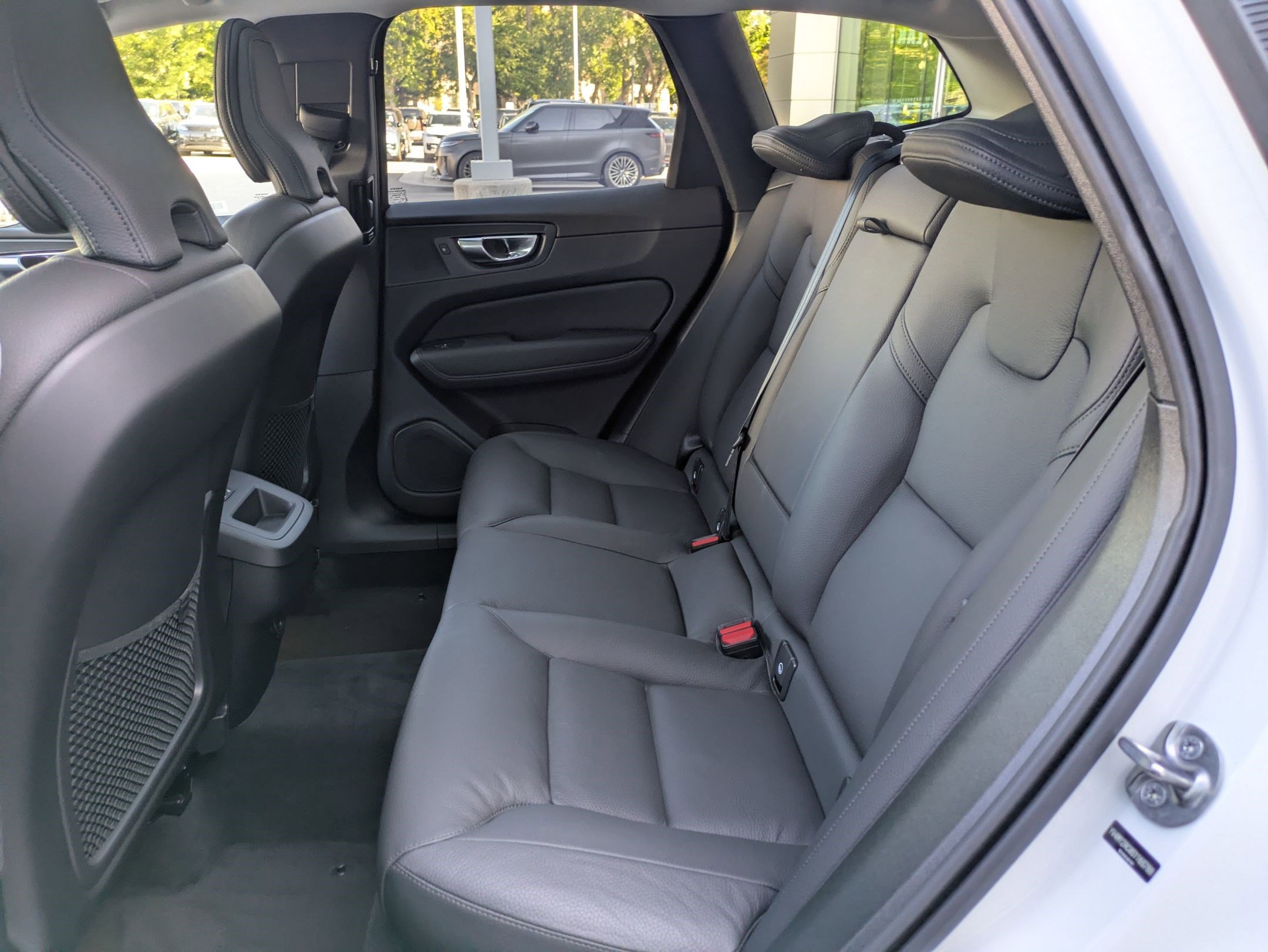 2025 Volvo XC60 Plus photo 28