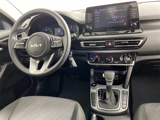 2023 Kia Seltos LX photo 12