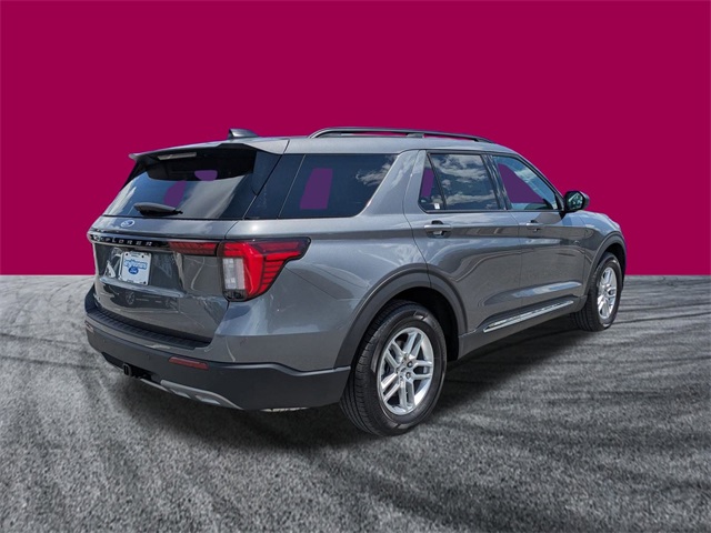 2025 Ford Explorer photo 2