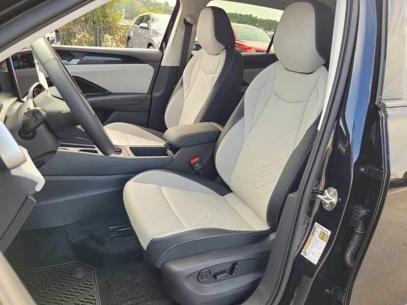 2025 Volkswagen Tiguan SE photo 3