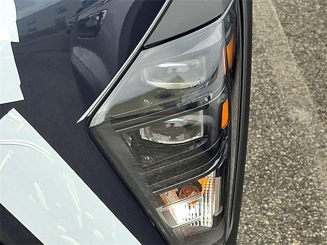 2026 Hyundai Kona SEL photo 4