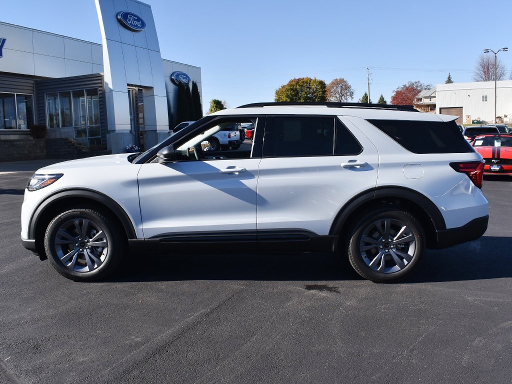 2026 Ford Explorer photo 2