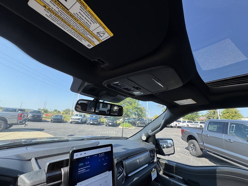 2025 Ford F-150 Lightning Lariat photo 24