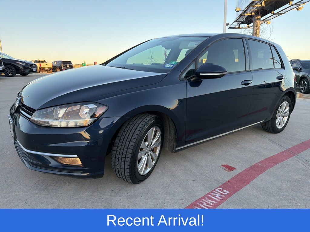 2018 Volkswagen Golf SE's photo