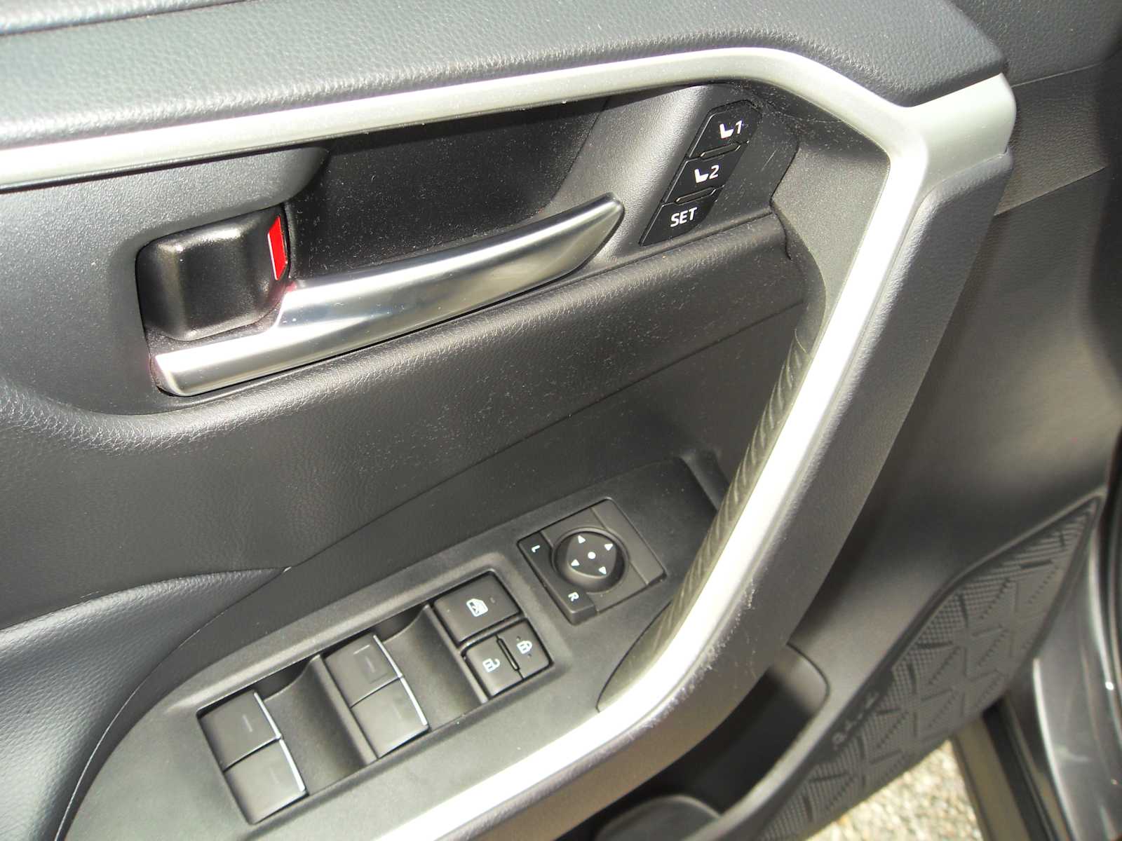 2024 Toyota RAV4 XLE Premium photo 30
