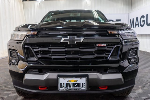 2025 Chevrolet Colorado Z71 photo 3