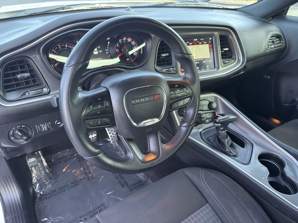 2022 Dodge Challenger SXT photo 2