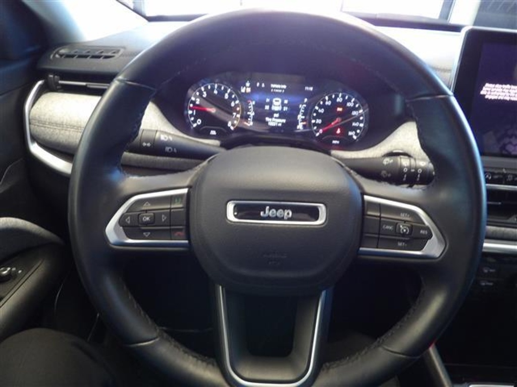 2022 Jeep Compass Latitude Lux photo 26
