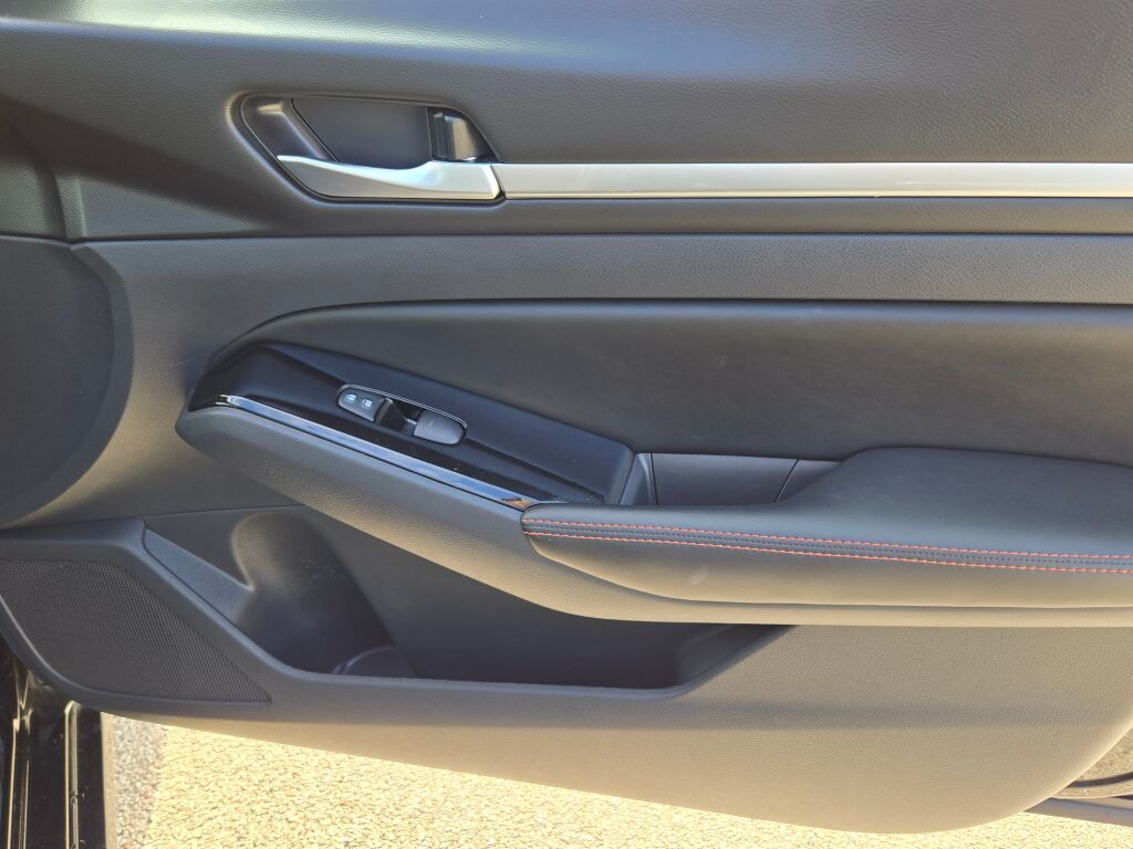 2025 Nissan Altima 2.5 SR photo 4