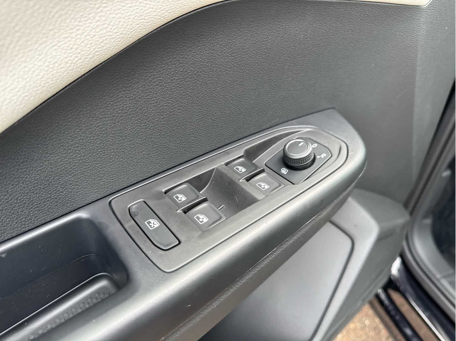 2025 Volkswagen Taos S photo 14