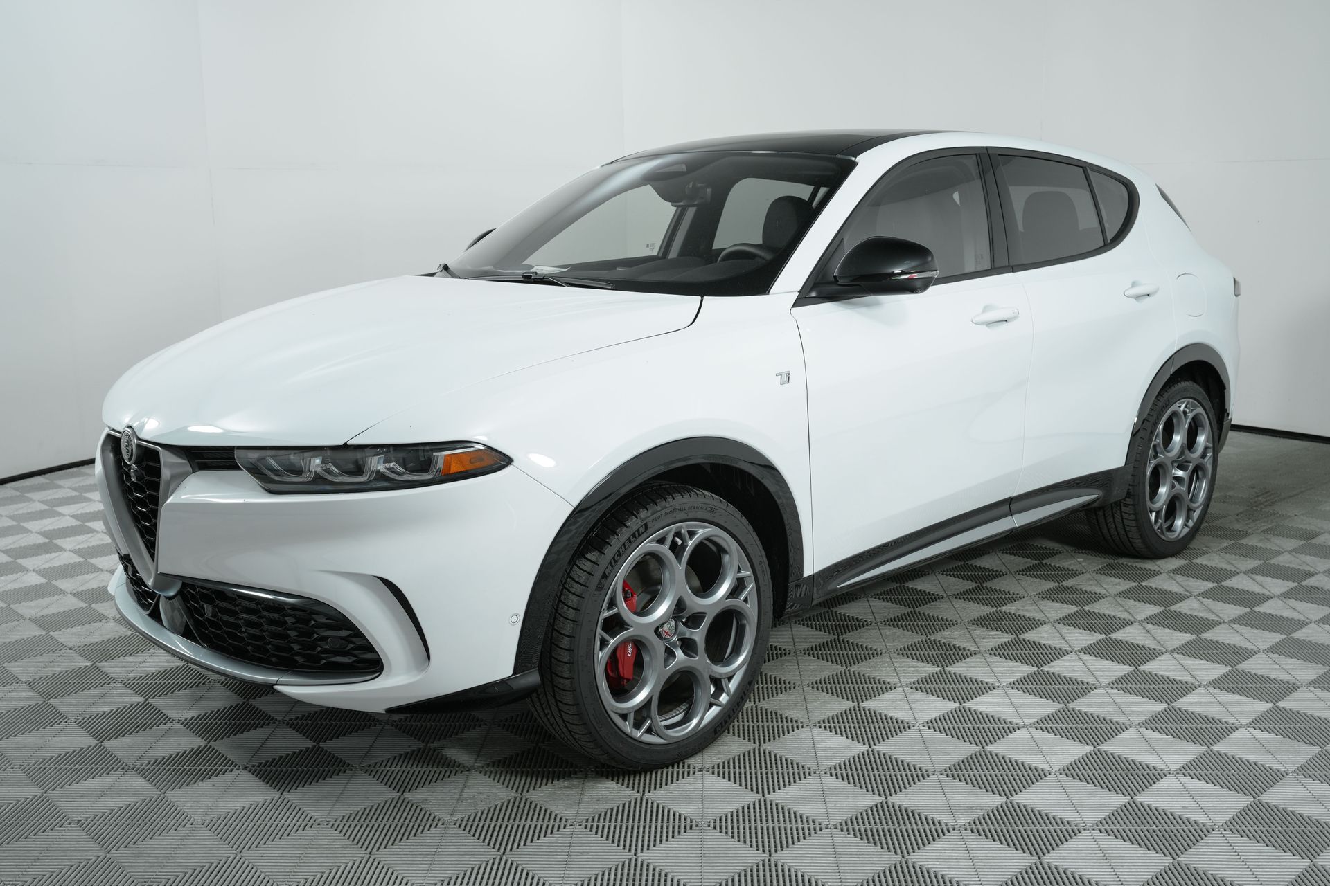 2024 Alfa Romeo Tonale Ti photo 2