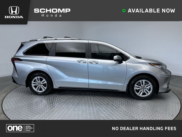 Honda Odyssey Toyota Sienna High Top Pre-Owned 2024 Toyota