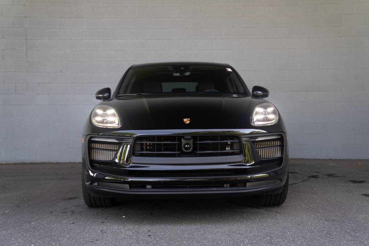 2025 Porsche Macan S photo 12