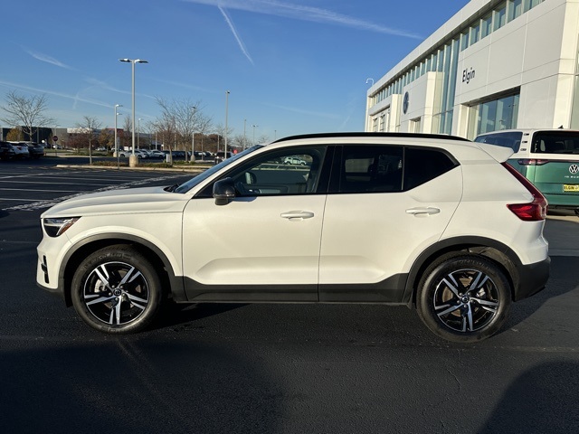 2024 Volvo XC40 Core photo 4