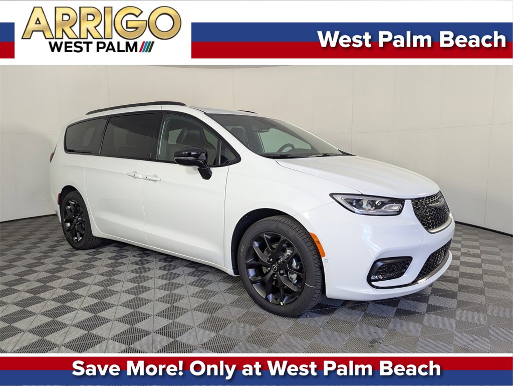 2026 Chrysler Pacifica Select's photo