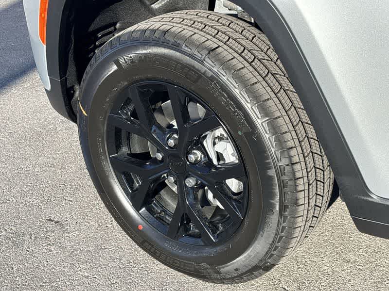 2025 Jeep Grand Cherokee Altitude photo 11