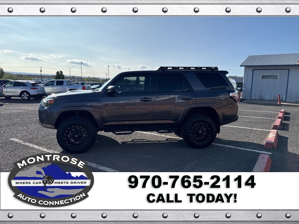 2017 Toyota 4Runner TRD Off-Road photo 4