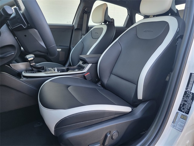 2025 Kia K4 GT-Line photo 12