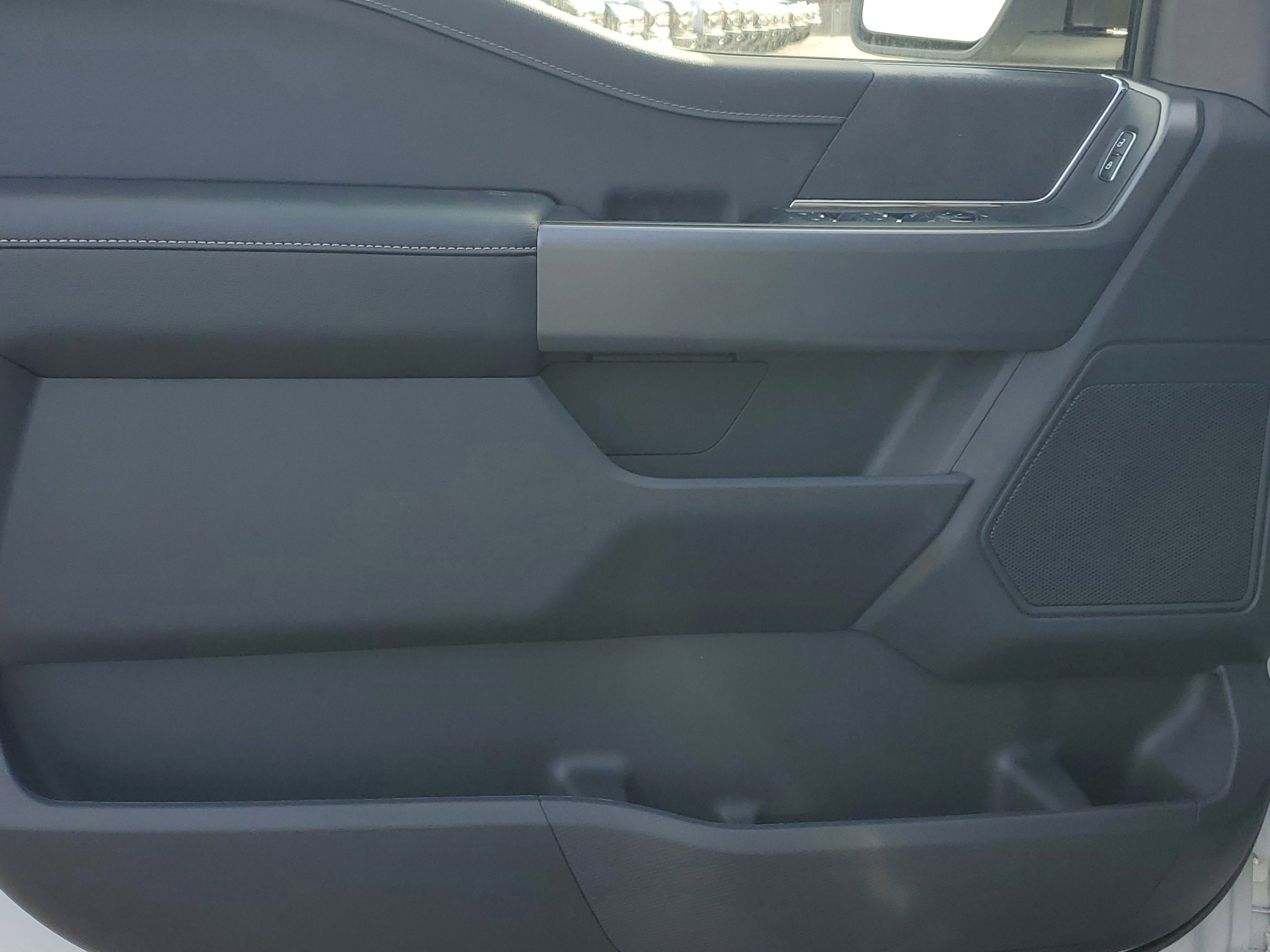 2025 Ford F-150 XLT photo 3