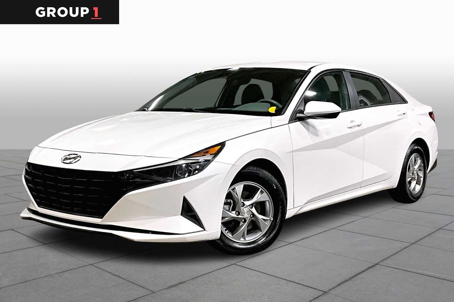 2022 Hyundai Elantra SE's photo