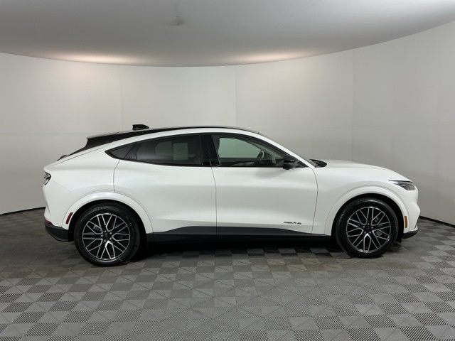 2025 Ford Mustang Mach-E Premium photo 4