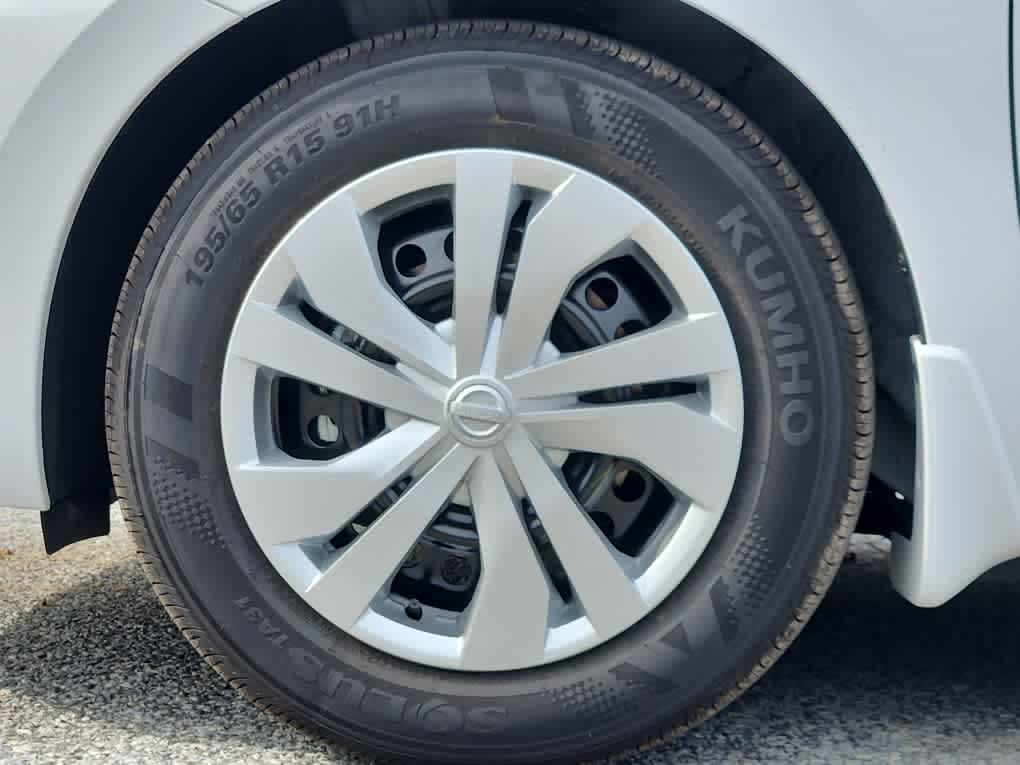 2025 Nissan Versa S photo 7