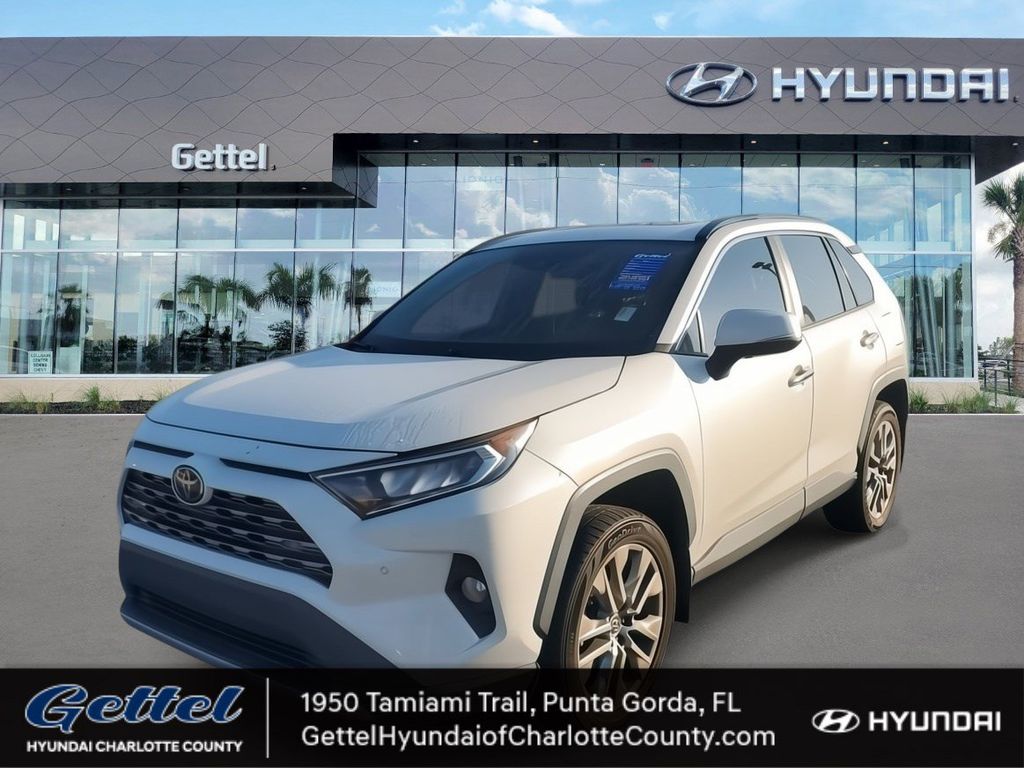 2019 Toyota RAV4 Limited's photo