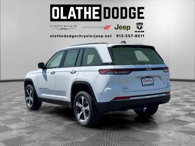 2025 Jeep Grand Cherokee Limited photo 3