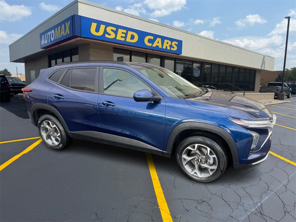 2024 Chevrolet Trax LT photo 3