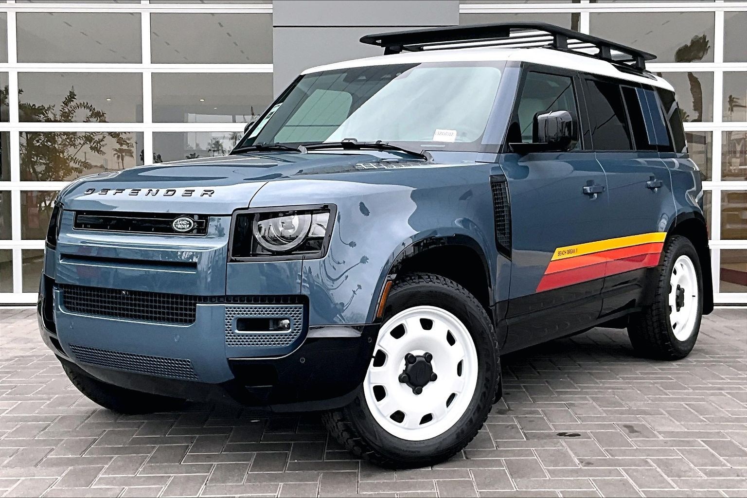 2025 Land Rover Defender S's photo