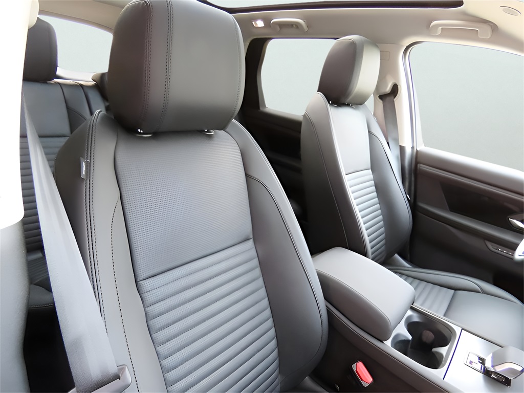 2025 Land Rover Discovery Sport S photo 12
