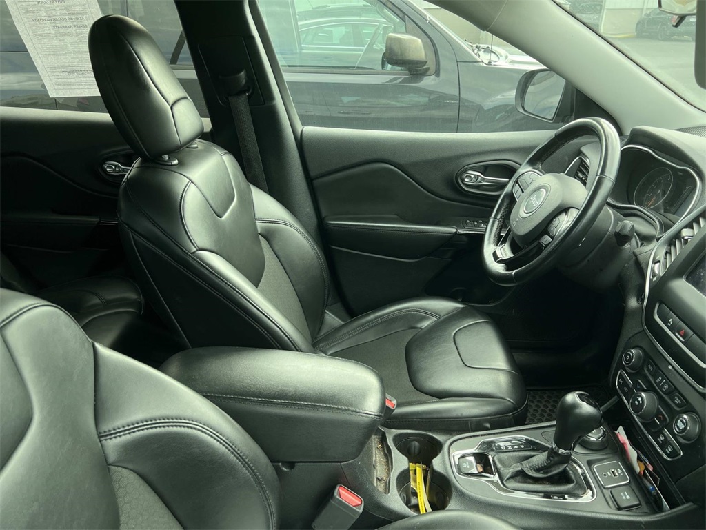 2020 Jeep Cherokee Altitude photo 8