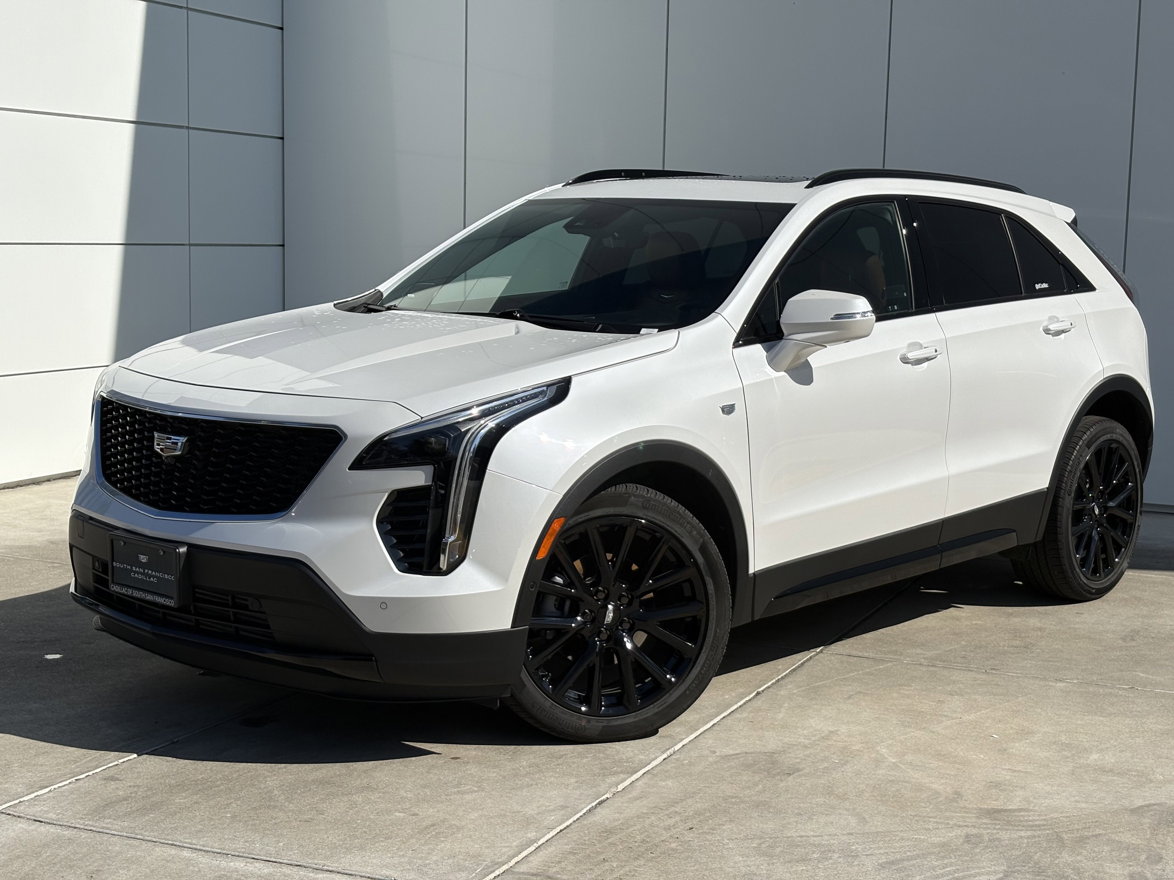 2022 Cadillac XT4 Sport photo 2