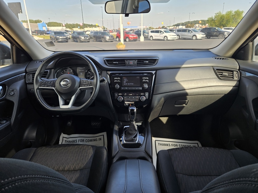 2017 Nissan Rogue SV photo 16