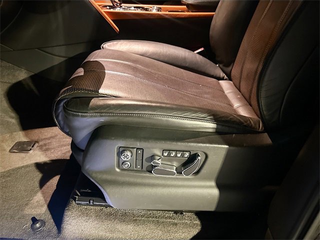 2020 Bentley Bentayga V8 photo 16