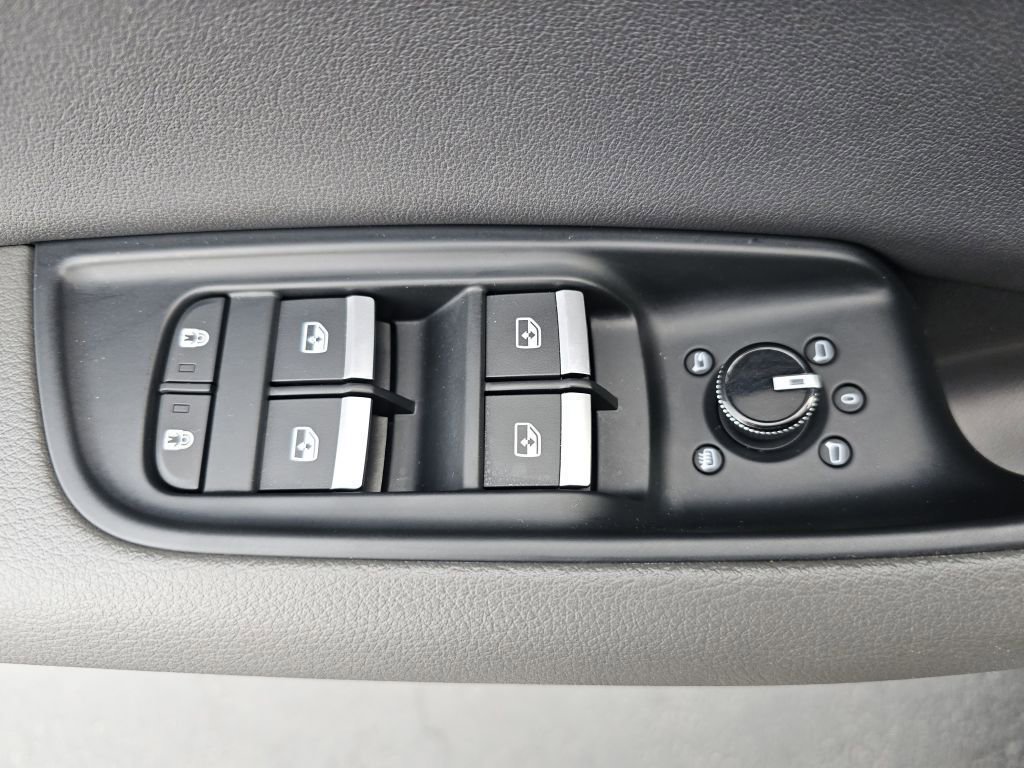 2020 Audi Q8 55 Premium Plus photo 23