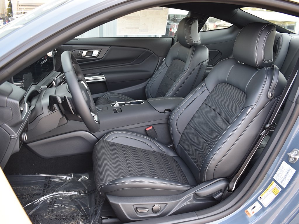 2025 Ford Mustang GT Premium photo 5