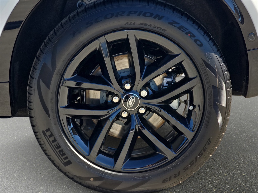 2025 Land Rover Discovery Sport SE photo 30