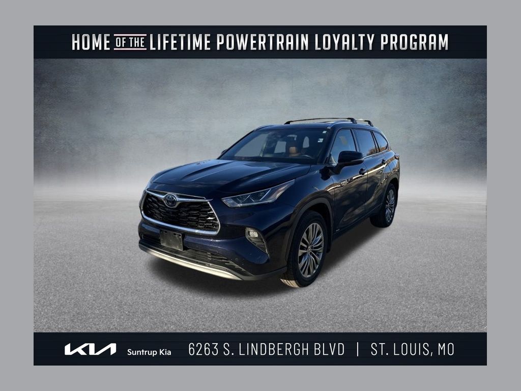 2021 Toyota Highlander Platinum's photo