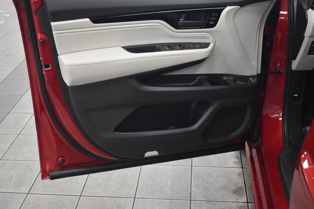 2026 Honda Odyssey Touring photo 8