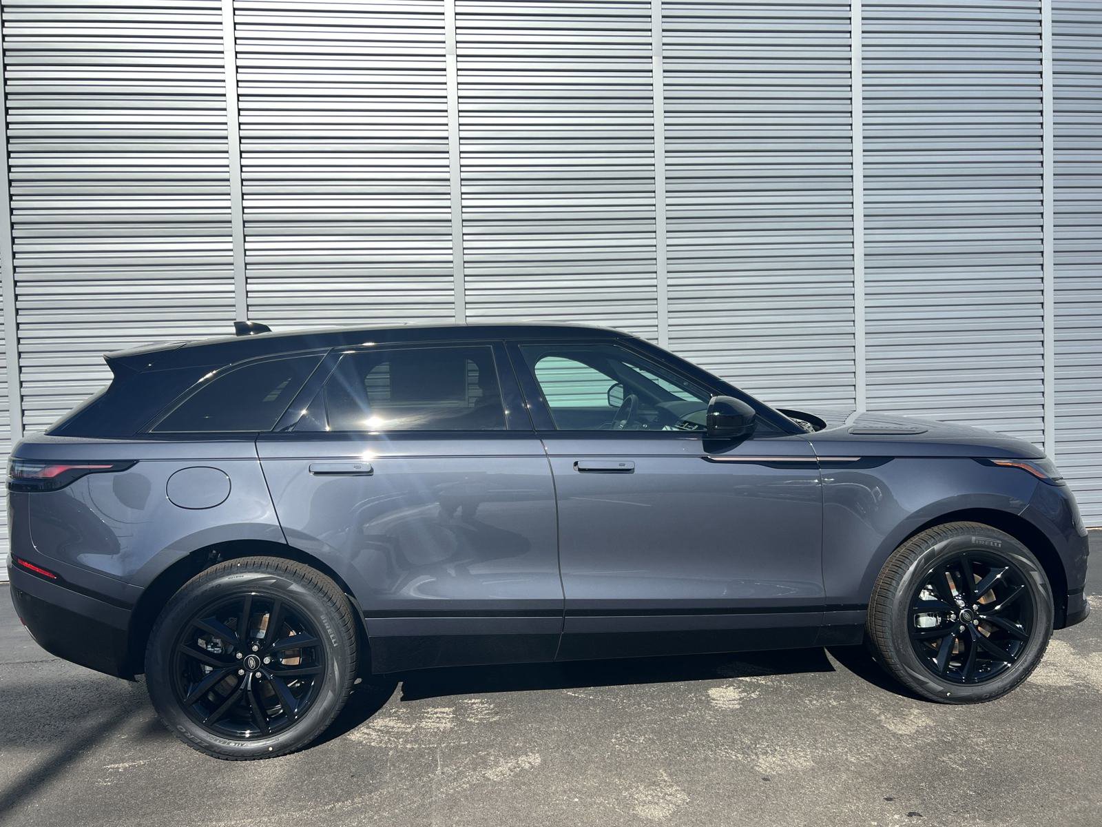 2025 Land Rover Range Rover Velar SE photo 6