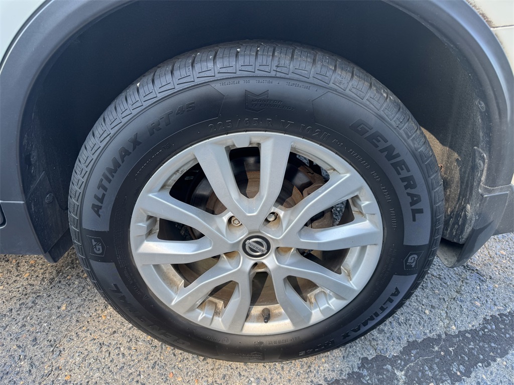 2018 Nissan Rogue SV photo 10