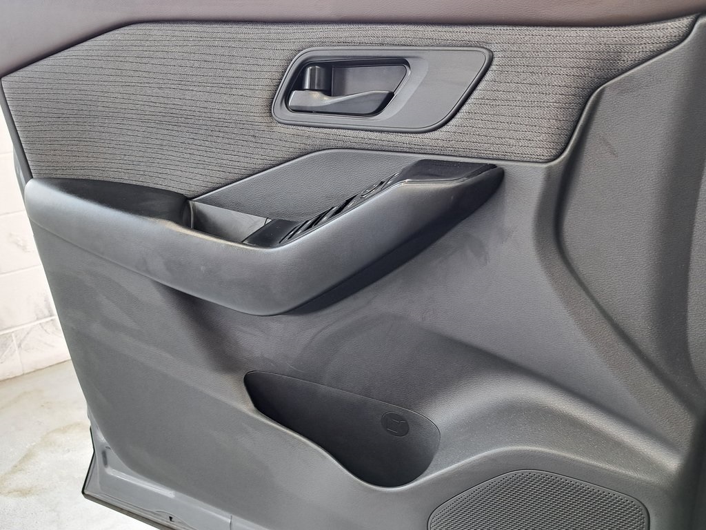 2023 Nissan Rogue S photo 17