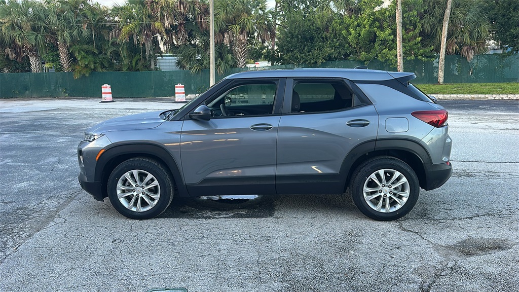2021 Chevrolet Trailblazer LS photo 4