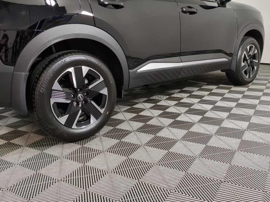 2025 Nissan Kicks SV photo 4