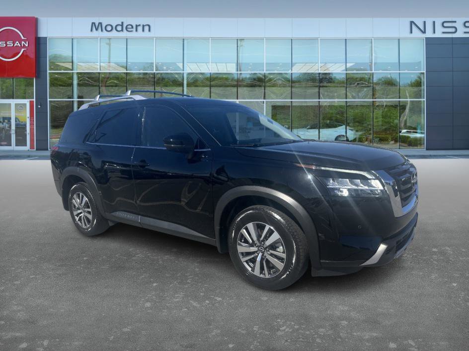 2023 Nissan Pathfinder SL photo 3
