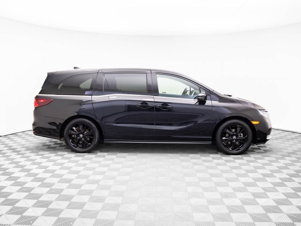 2023 Honda Odyssey Sport photo 3