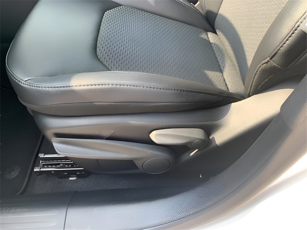 2025 Jeep Compass Latitude photo 19