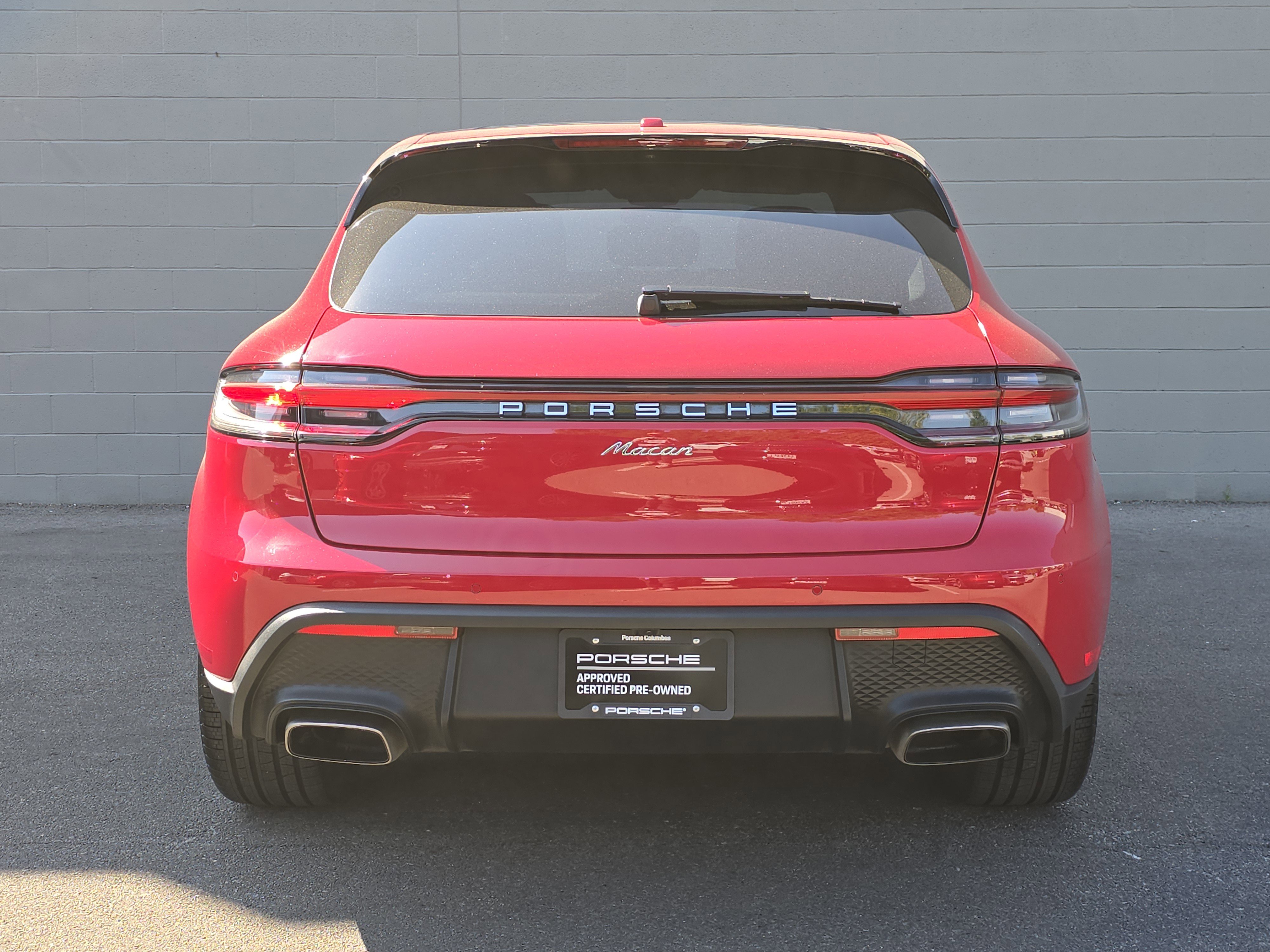 2025 Porsche Macan T photo 2