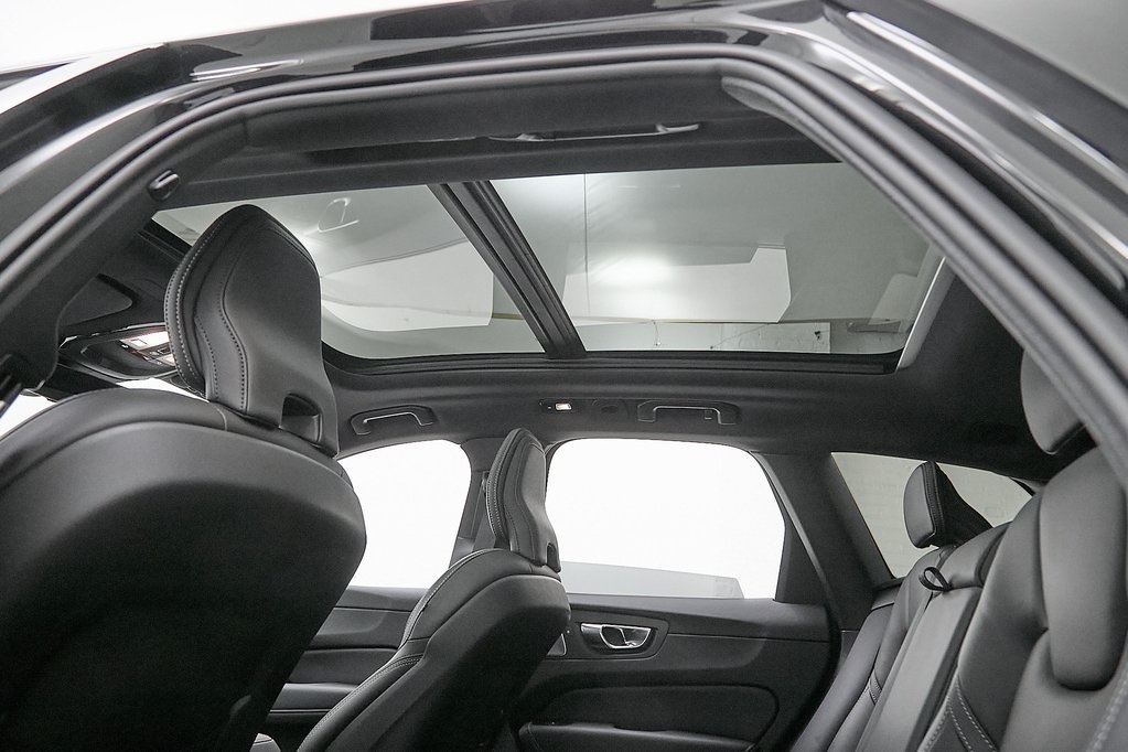 2025 VOLVO XC60 - Image 24